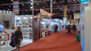 Feria del libro: con una (auto)ayuda de los fans