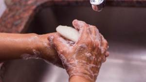 ¿Cuántas veces al día te lavás las manos? Los datos que muestran por qué los extremos son malos