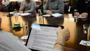 Cobro de agua a las hidroeléctricas: dudas por las diferencias entre las leyes de Neuquén y Río Negro