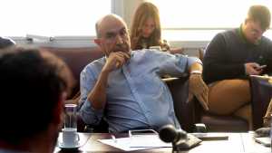 A los empleados públicos de Neuquén podrían descontarles las deudas de sus salarios, si se aprueba una ley