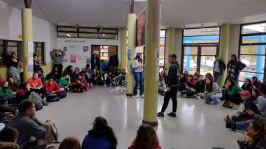 Una asamblea interclaustros debatió ayer por la tarde en la Fadecs las consecuencias de la falta de calefacción. 