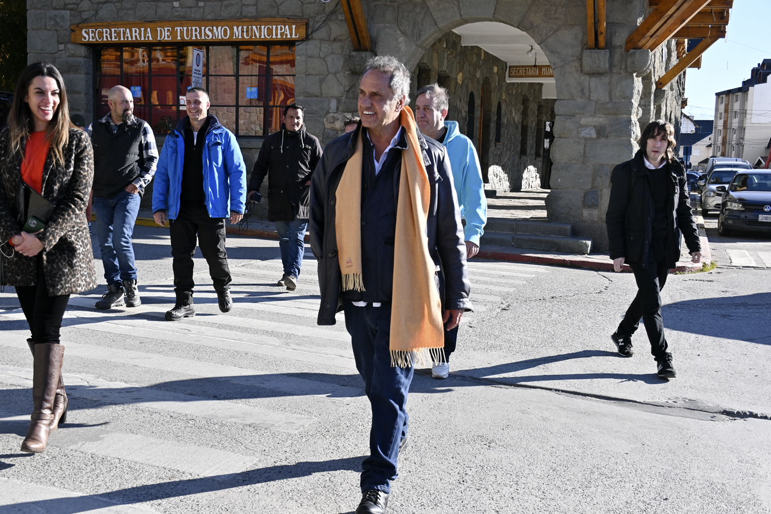 Esta semana el secretario de Turismo de la Nación, Daniel Scioli, visitó la  oficina de Informes Turísticos del Centro Cívico de Bariloche, tras una intensa agenda de actividades y reuniones. Foto: Chino Leiva
