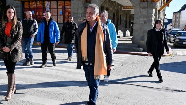 Esta semana el secretario de Turismo de la Nación, Daniel Scioli, visitó la  oficina de Informes Turísticos del Centro Cívico de Bariloche, tras una intensa agenda de actividades y reuniones. Foto: Chino Leiva