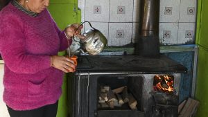 El alto costo de no tener gas en la región: una familia necesita más de $100.000 mensuales
