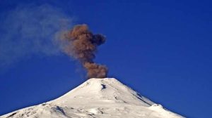 El volcán Villarrica emitió una columna de gases: ¿cuál es su situación actual?