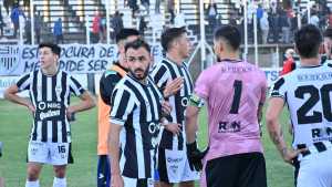Cipolletti perdió 1 a 0 con Villa Mitre en La Visera y no levanta en el Federal A