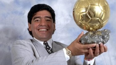Maradona y el Balón de Oro que ganó en 1986 y fue robado de un banco en 1989.