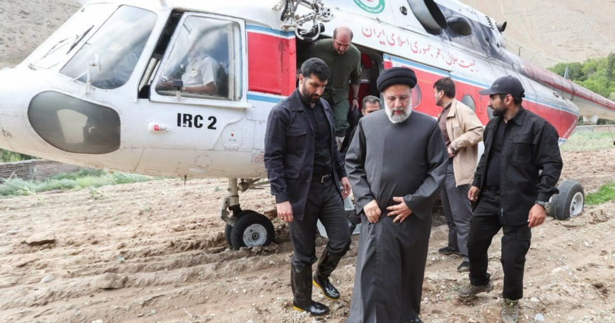Mirá las primeras imágenes del rescate del helicóptero del presidente de Irán tras el accidente thumbnail