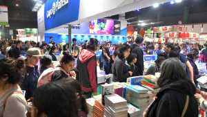 Menos gente, menos ventas: los números de una Feria del Libro tironeada por la política