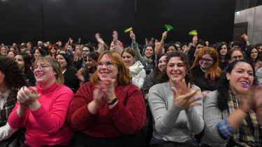 Oleadas de fanáticos entre brujas, el amor, y el Loco: del furor adolescente a las fricciones políticas