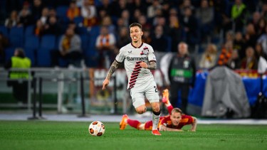 El español Alejandro Grimaldo dio la asistencia para el primer gol del Leverkusen en Italia. Foto: Bayer 04. 
