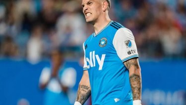 Enzo Copetti con la camiseta del Charlotte, el ex Racing será nuevo refuerzo de Rosario Central.