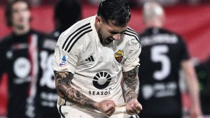 Con goles de Paredes, Roma vence al Bayer en la semifinal de la Europa League