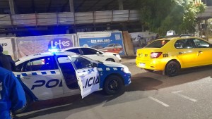 Murió el taxista que protagonizó una noche dramática en Neuquén: su pasajera y otra mujer intentaron salvarlo