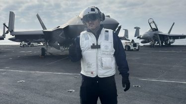Petri y Mondino celebraron el ejercicio de la Armada Argentina con el portaaviones de Estados Unidos