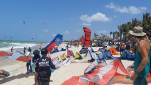 De Las Grutas a Cumbuco, Brasil : conocé a Iván, que con el kitesurf vivirá medio año en cada playa, «lo soñé,mi trabajo me hace feliz»