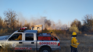 El trágico episodio ocurrió en la tarde de este sábado. (Foto: Bomberos Cinco Saltos)
