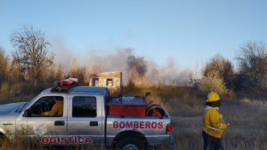Incendio en una chacra abandonada en Cinco Saltos: investigan las causas