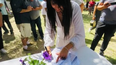 Un comunicado del partido informó que la diputada Villaverde dispuso una revisión de todas las fichas presentadas.