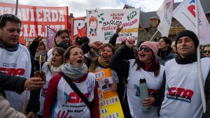 Día del Trabajador | “La Patria no se vende, se defiende”, el grito de los gremios en Bariloche