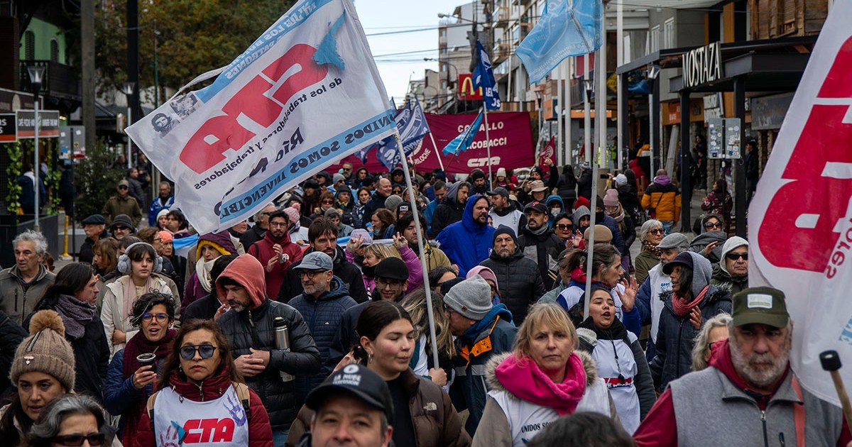 Día del Trabajador “La Patria no se vende, se defiende”, el grito de los gremios en Bariloche thumbnail
