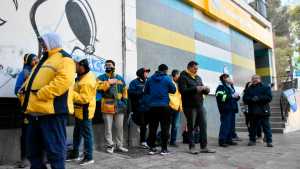 Video | Protesta de trabajadores del Correo Argentino en Neuquén por despidos: «Ayer esenciales, hoy descartables»