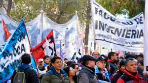 En Vivo | Marchas en Neuquén: comenzó la movilización de organizaciones y sindicatos en el centro