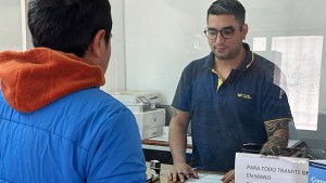 Nicolás, el empleado que defiende Correo Argentino en Río Negro: «Mucha gente depende de él para vivir»