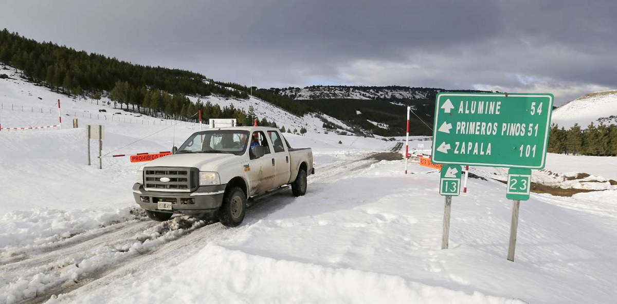 La nieve complica el tránsito en algunos pasos fronterizos.-