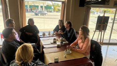 La legisladora cipoleña, titular de la Lista Amarilla y Violeta, estuvo en fin de semana en Roca y en Regina.