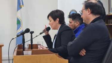 El acusado (al fondo) quedó con prisión preventiva (Foto: Andrea Vazquez) 