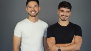 Campedrinos, el dúo folclórico que se conoció en la fila de un reality y es furor en las redes, llega a Neuquén