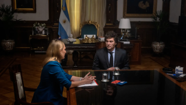 Javier Milei en la portada de Time: su plan económico y su visión para transformar Argentina, junto a un anuncio que lo vincula con Elon Musk. Foto Irina Werning/Time.