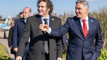 Martín Llaryora y Javier Milei en el Centro Cívico de Córdoba, durante la visita del presidente a la provincia. Foto Gentileza.