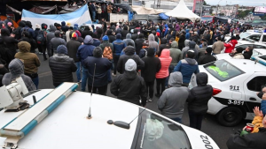 Misiones: a 12 días del conflicto, policías protestaron arriba de patrulleros y Passalacqua no rompe el silencio