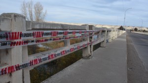 El puente de Paso Córdoba muestra el impacto de los camiones de Vaca Muerta y los arreglos no llegan