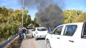 Tensión por la ayuda alimentaria en Río Negro: cortaron una ruta, la Justicia actuó de oficio, pero acusan al Gobierno