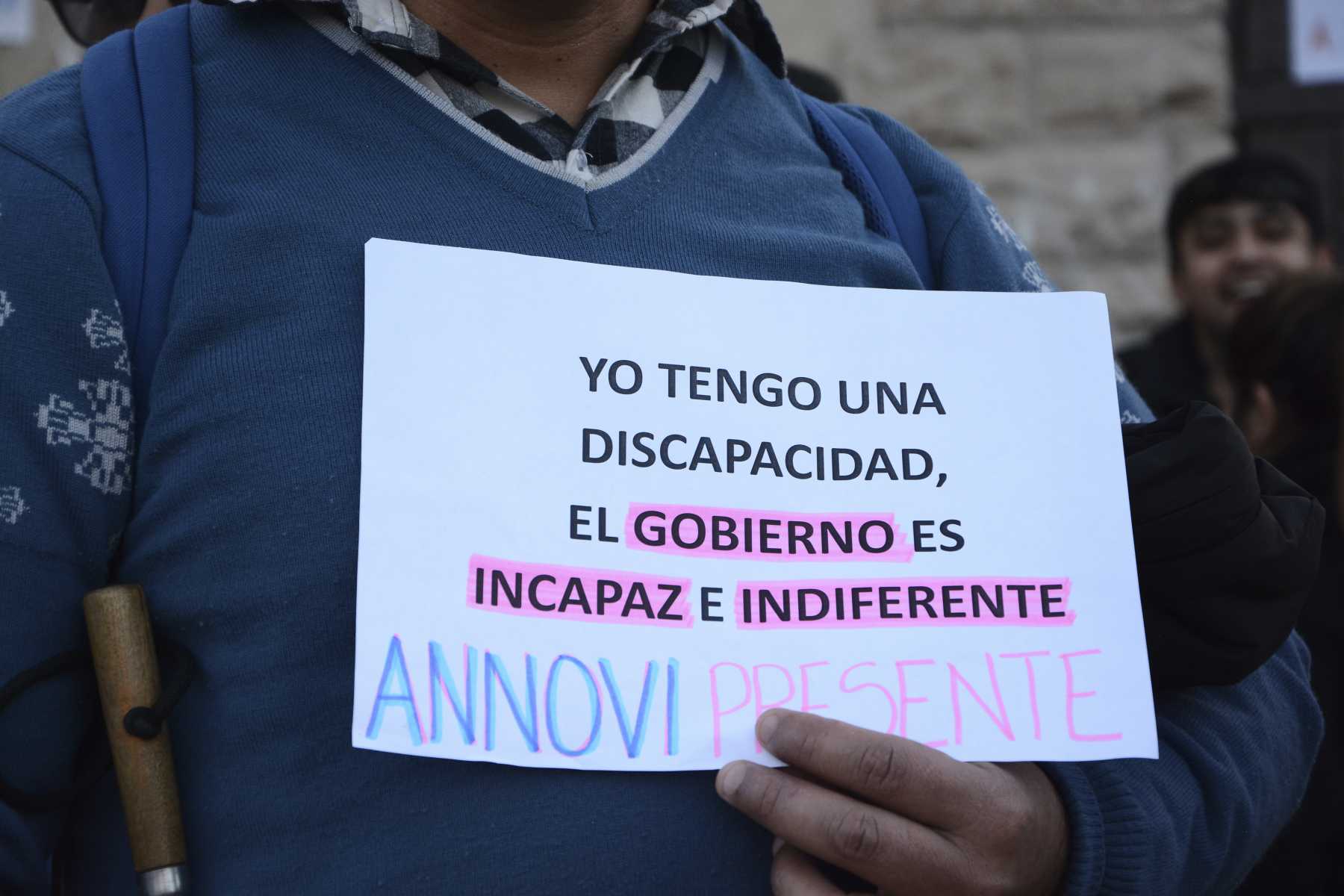 Las Personas Desamparadas Están Sujetas Con Frecuencia A La Caridad