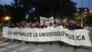 Marcha universitaria en Río Negro: así fueron las movilizaciones en Roca y Viedma, mañana será el turno de Bariloche