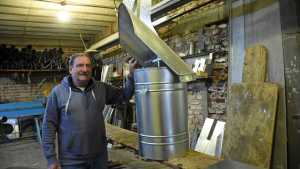 Miguel, trabajador y maestro hojalatero: medio siglo creando obras desde Roca al país