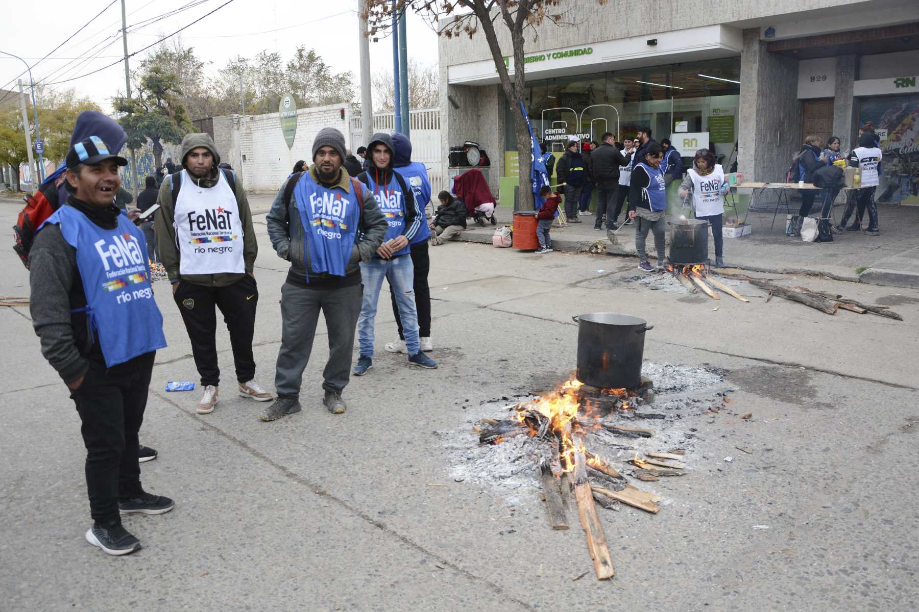 Video | Levantaron el acampe en las oficinas del gobierno de Río Negro ...