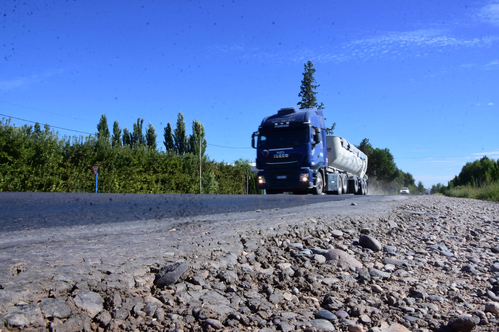 La Ruta 6 es una de las incluidas en el proyecto para el cobro de peaje. Desde la FEERN y las cámaras apuntaron a la industria petrolera como beneficiada por el texto de la ley.