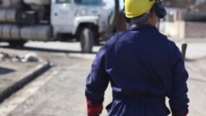 Se normaliza el servicio de agua en Viedma, tras un corte total por un caño roto