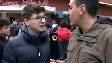 Un joven fue a ver a Milei al Luna Park, pero un detalle llamó la atención de la prensa.