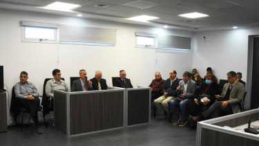 Los médicos y la empleada administrativa estuvieron acompañados por sus abogados en la audiencia realizada esta mañana. foto: Juan Thomes.