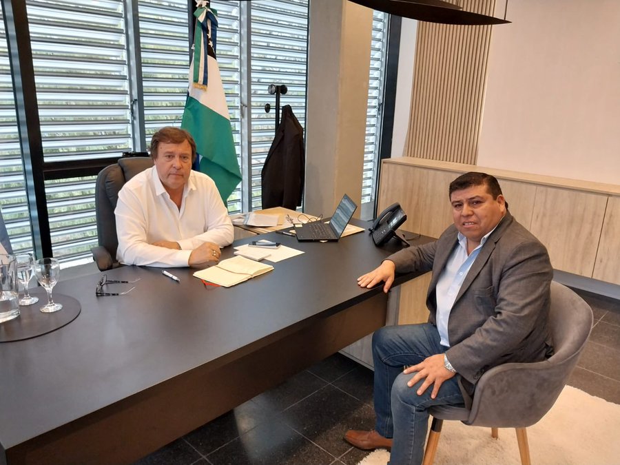 El gobernador recibió en Cipolletti a Fabio Huenchunao, presidente de la Asociación de Pastores.