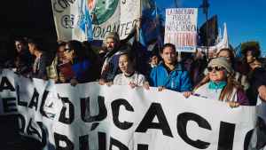 Contra el “desfinanciamiento educativo”, se unen universidades y docentes en Bariloche