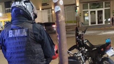 La Brigada Motorizada detectó al hombre que tenía pedido de captura en El Bolsón por una causa. 