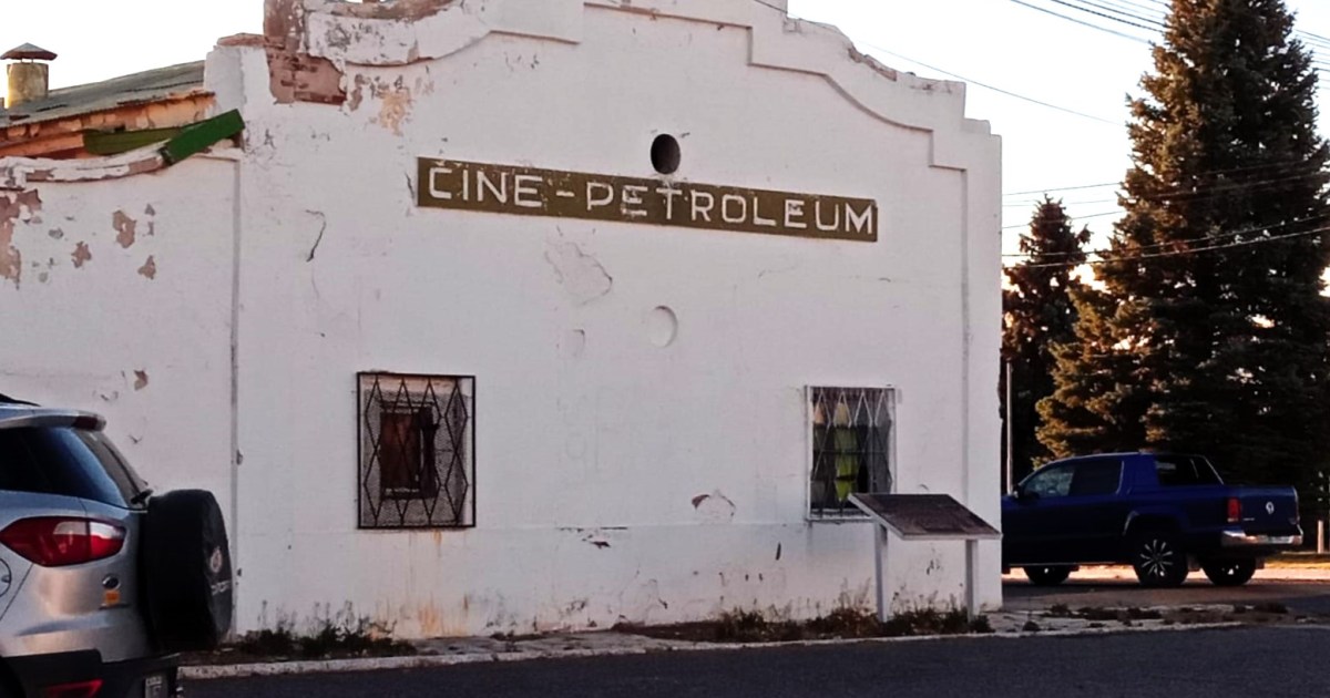 el cine que vio el esplendor de Plaza Huincul hace casi 100 años thumbnail