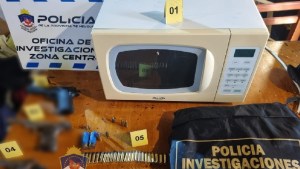 Los buscaban por robos en Neuquén y cayeron con droga, armas y dinero: ocho demorados